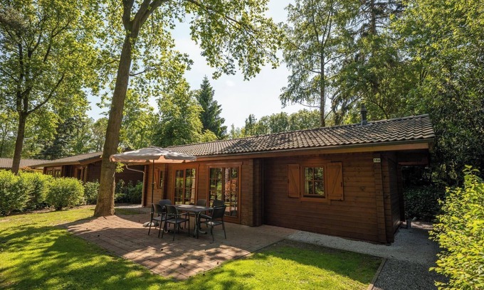 Lochem House | Cozy Chalet with Open-Plan Kitchen & Family-Friendly Amenities