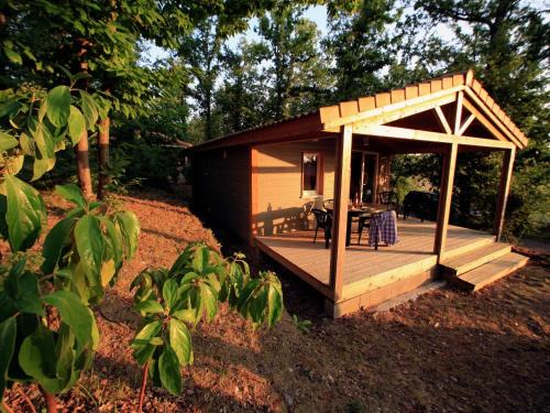 Monclar-de-Quercy Ski Chalet | Cozy Chalet with Dishwasher and Family-Friendly Amenities