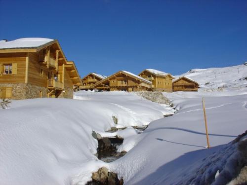 Bergers Ski Chalet | Cozy Chalet with Fireplace in Alpe d'Huez, Kid & Pet-Friendly