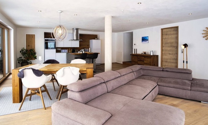 Rettenberg Ski Chalet | Scenic Chalet with Panoramic Mountain Views & Spa Amenities