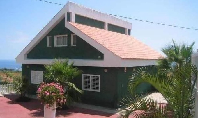 Candelaria Villa | Relaxing Chalet with Pool and Ocean View in Candelaria