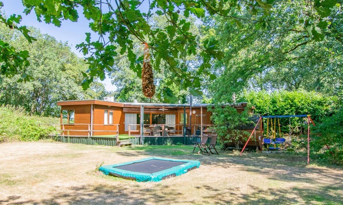 Uden House | Relaxing Chalet with Spa and Beautiful Garden Oasis