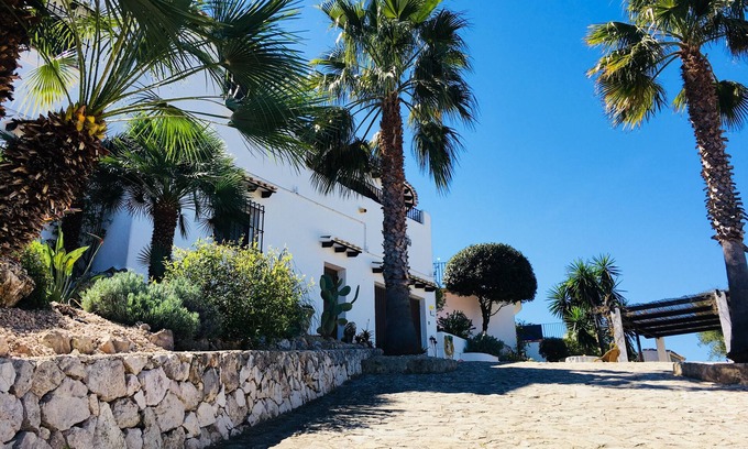 Monte Pego House | Villa with Breathtaking Sea and Mountain Views, Pool & WiFi