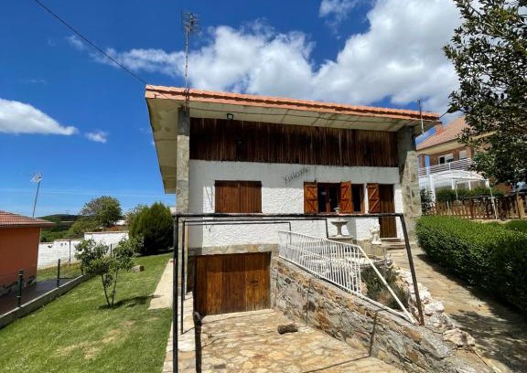 Astorga Ski Chalet | Pet-Friendly Retreat at Chalet xeitosiño - Guest Rated 9.3