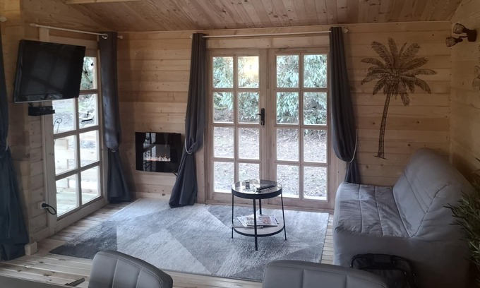 Cast Ski Chalet | Cozy Chalet for 5-6, Steps from Douarnenez Beaches
