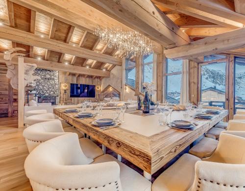 Les Almes Villa | Elegant Chalet ANNAPURNA Lodge GANGA with Hot Tub