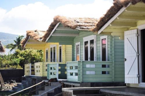Chomoni Hotel | Oceanfront Chalets Chomoni with Dining and Family Fun