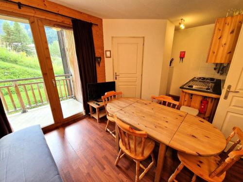Valfrejus Apartment | Family-Friendly Stay at Chalets De Florence for 6 Guests