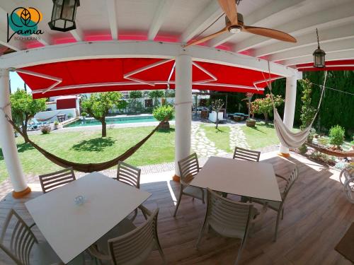 Poblado Sancti Petri House | Pet-Friendly Chalets en Sancti Petri with Oceanfront Views