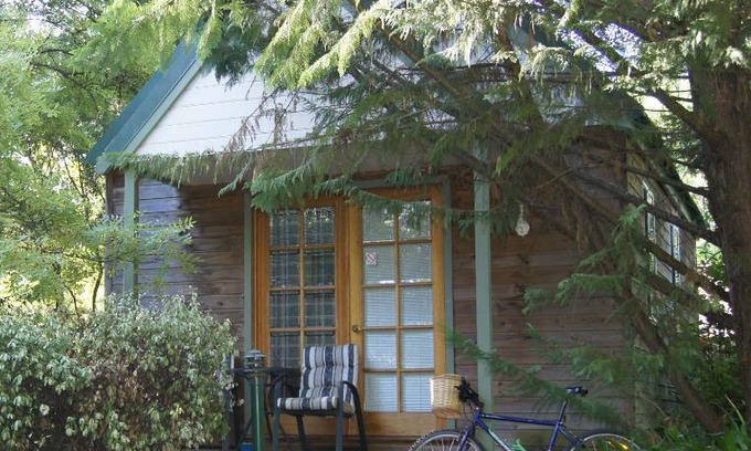 Bright Cabin | Relaxing Chalets Lumineux with Hot Tub and Pet-Friendly Options