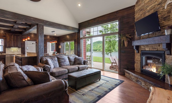 Lampe House | Family-Friendly Chalets Resort: Lakefront, Pools & Spa