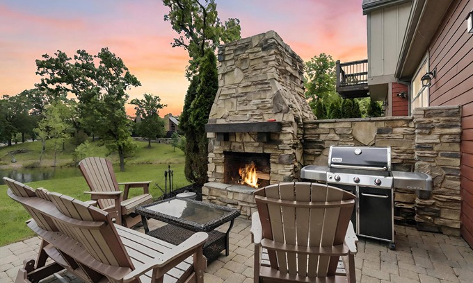 Lampe House | Discover Chalets Resort Lakefront Villa: 9.8/10 Rating & Pools
