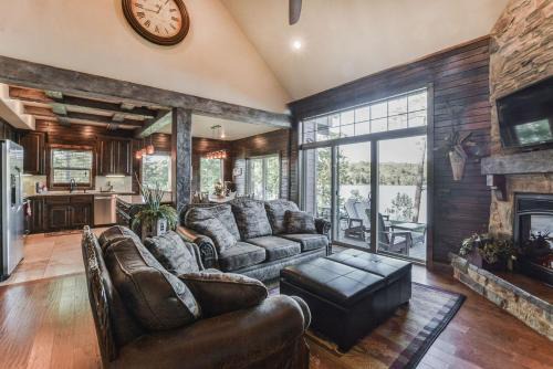 Lampe House | Experience Lakefront Elegance at Chalets Resort with Pools