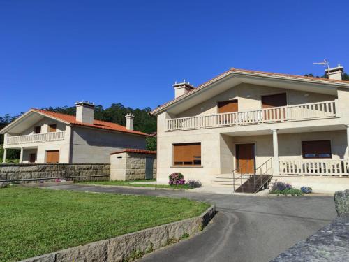 Meis House | Pet-Friendly Chalets Tito Gómez Meis - Guest Rated 9.8/10