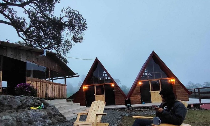 Roble Ski Chalet | Scenic Chalets Vistas del Poas with Breathtaking Volcano Views