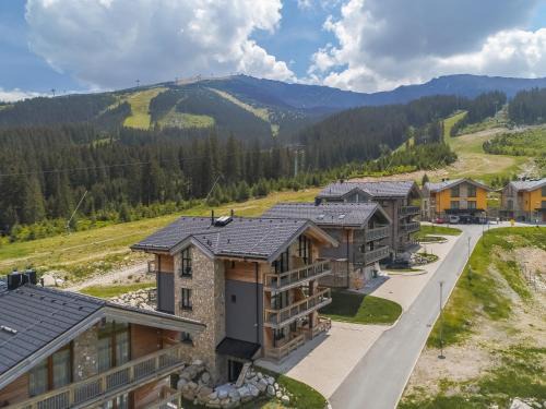 Jasna Apartment | Experience ChaletSKI Jasná: Ski-In & Out with Hot Tub