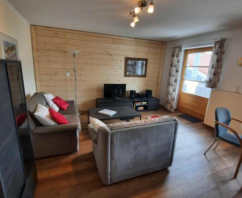 Burgberg Apartment | Family-Friendly Retreat at Grüner with High Guest Ratings