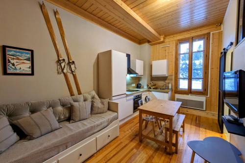 Pugny-Chatenod Apartment | Cozy Studio Steps from the Slopes - Le Pisteur