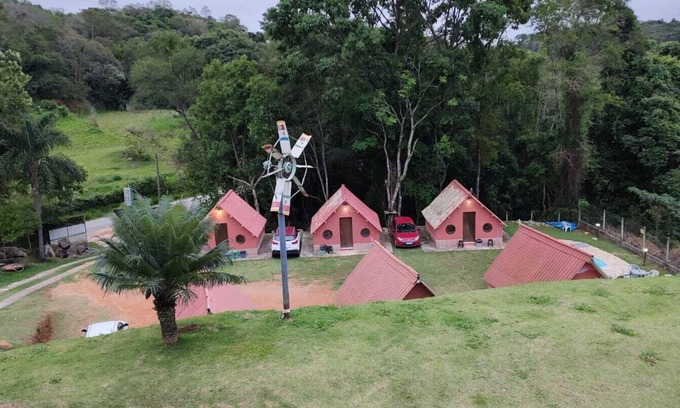 Sao Roque Hotel | Cozy Chalezinhos São Roque: Family-Friendly with Pool