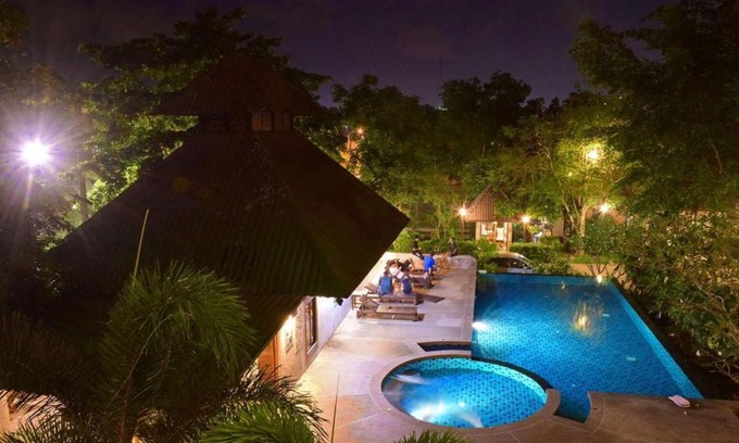 Chumphon Resort | Chalicha Resort: Relax by the Pool and Savor Great Dining