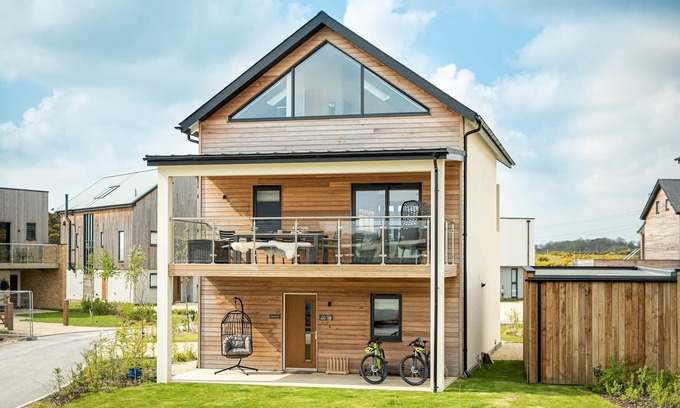 Warmwell House | Discover Family-Friendly Chalk Hill View in Beautiful Dorset