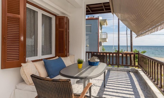 Nea Iraklia House | Beachfront Chalkidiki Apartment with Ocean Views & Pet-Friendly