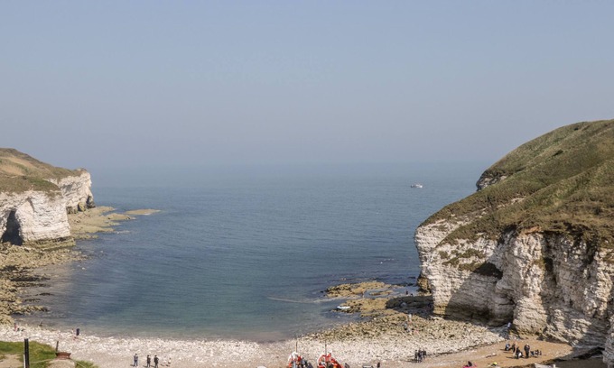 Flamborough Cottage | Experience Chalkstone Cottage: Oceanfront Retreat with Pets