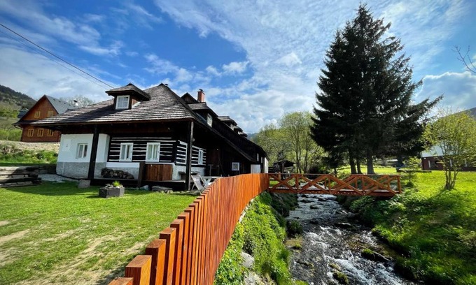 Stare Mesto House | Experience Chaloupka Kunčice: Pet-Friendly Retreat with High Ratings