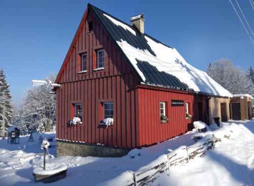 Nova Ves nad Nisou Ski Chalet | Discover Chaloupka pod Kančí stezkou with Hot Tub Access