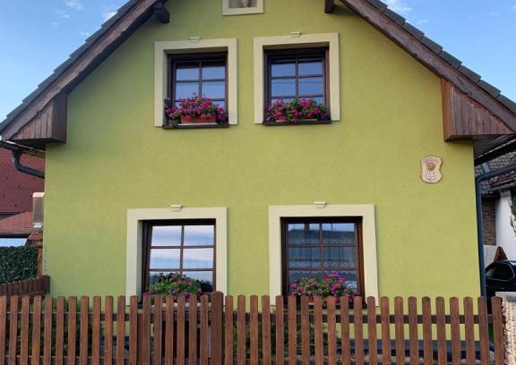 Budikov Apartment | Cozy Chaloupka u Jezevčíka: Pet & Child Friendly Retreat
