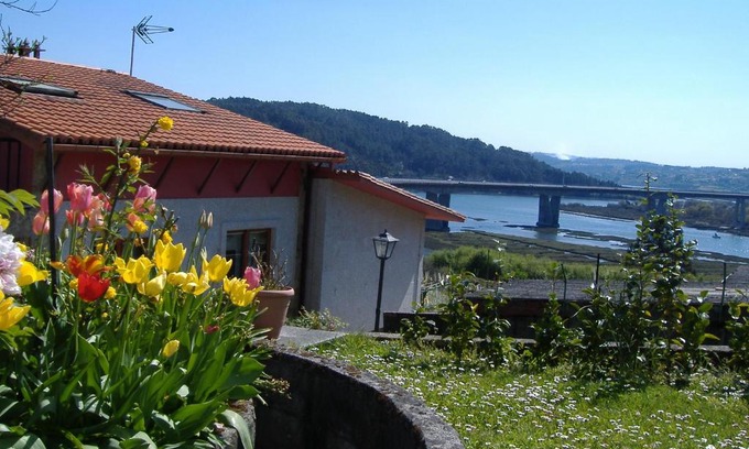 Callobre House | Chalt en Miño: Breathtaking Sea Views and Family Amenities