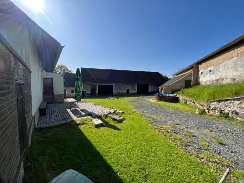 Cizkov House | Discover Chalupa Čížkovská desítka with Pool & Family Fun