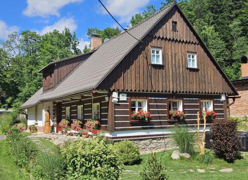 Cerny Dul Ski Chalet | Relax at Chalupa Čistá v Krkonoších - Family-Friendly Retreat