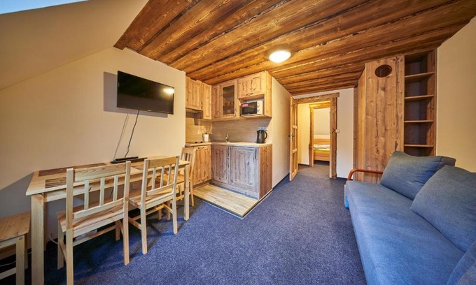 Zacler Ski Chalet | Pet-Friendly Chalupa Baba-jaga Žacléř with Pool Access