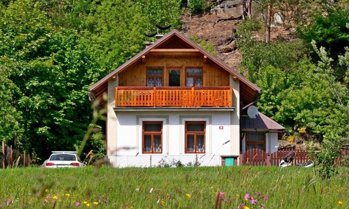 Branzez House | Pet-Friendly Retreat at Chalupa Branžež by Komárovský Rybník