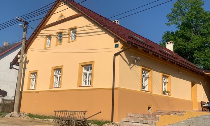 Nezdice na Sumave Apartment | Pet-Friendly Retreat at Chalupa Gretl - Guest Rated 9.6
