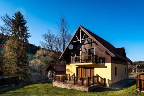 Spisske Hanusovce House | Comfortable Chalupa Josta with 4 Bedrooms and Skibus Access