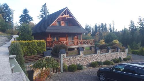 Tatranska Kotlina Cabin | Exceptional Oceanfront Stay at Chalupa Lenka with Pool
