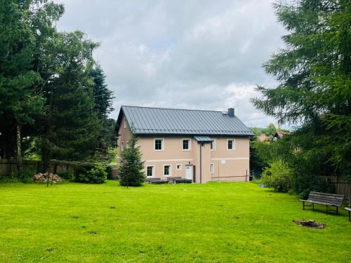 Kovarska House | Pet-Friendly Retreat at Chalupa Měděnecká - Rated 9.2/10