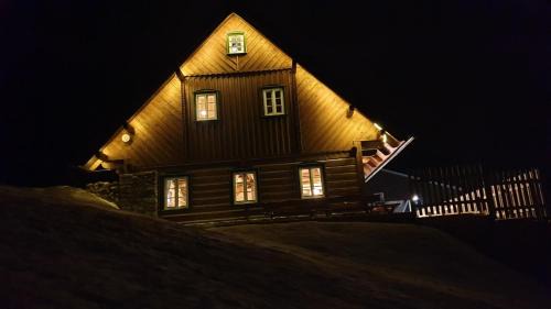 Horni Marsov Ski Chalet | Charming Chalupa MODŘÍN: Pet-Friendly Getaway with Spa
