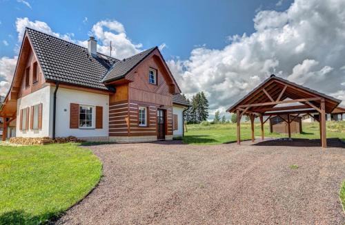 Bozanov House | Family-Friendly Chalupa pod Skalami with Pet Amenities