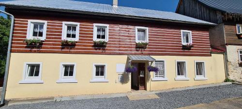 Jiretin pod Jedlovou Apartment | Pet and Child Friendly Retreat at Chalupa u Žižky