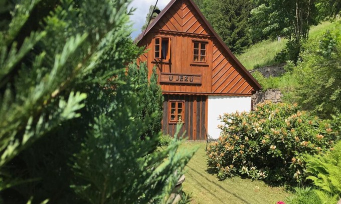 Tanvald Ski Chalet | Relax at Chalupa U Jezu: Pet-Friendly & Family-Oriented Stay