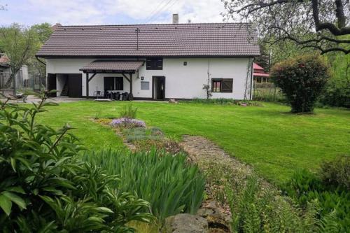 Volenice House | Discover Chalupa u Kolčavy: Pet-Friendly Retreat with Kitchen