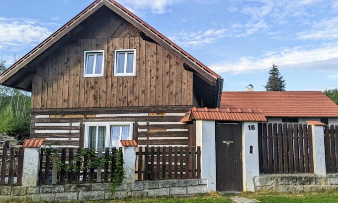 Dolni Bousov House | Discover Chalupa u rybníka Střehom with Private Beach Access