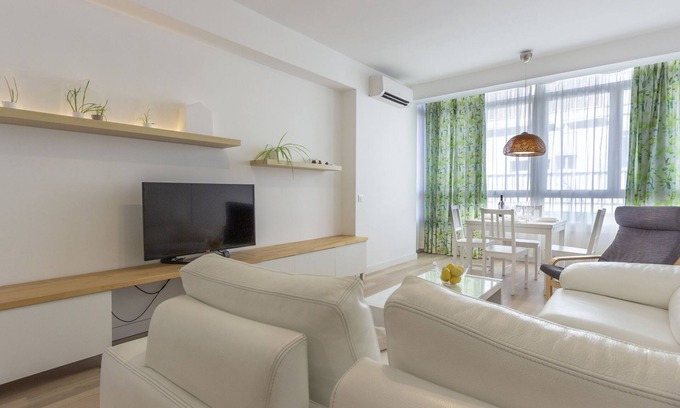 Prosperidad Apartment | Highly Rated Chamartin-Ciudad Ramos Carrion with Spa & Kitchen