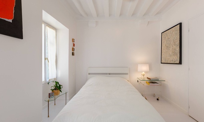 Amfreville-sous-les-Monts Bed & Breakfast | Unique Artist Retreat with Pool - Stay at Ward Hotel
