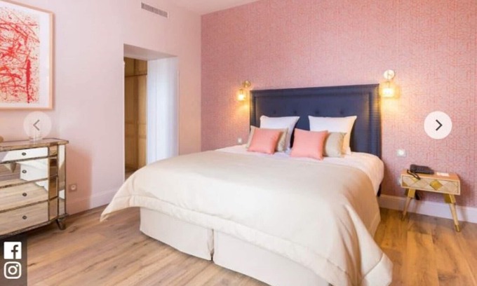 Casteljaloux Hotel | Discover Comfort at Chamber of Clos Castel with Breakfast
