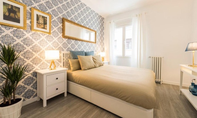 Gaztambide Apartment | Elegant Apartment Chamberí: Family-Friendly & 4-Star Comfort