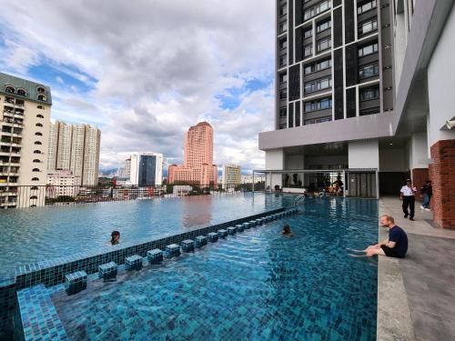Pekeliling Apartment | Experience Chambers Suites KLCC: Family-Friendly Comfort
